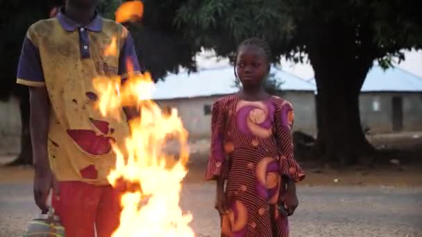 Jan 2024 Gwalada Nigéria Des Enfants Africains Pauvres Réchauffent Par — Video