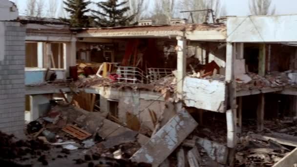 Guerra Rusia Contra Ucrania Las Ruinas Jardín Infantes Después Ataque — Vídeo de stock
