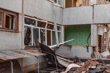 Ukrayna 'daki savaş, Donetsk bölgesinde Rus birliklerinin bombardımanından sonra bir anaokulu binasının kalıntıları.