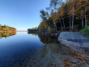 Mükemmel New England Fall Lake Yansımaları New Hampshire 'da