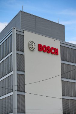Stuttgart, Almanya 22 Mart 2025. Stuttgart, Almanya 'daki Bosch fabrikası. Almanya 'da çeşitli yüksek teknoloji ürünleri üreten bir fabrika. Üzerinde logo olan Bosch fabrikası..