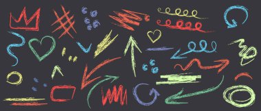 Renkli el çizimleri, karalamalar, oklar, kalpler ve soyut şekiller..