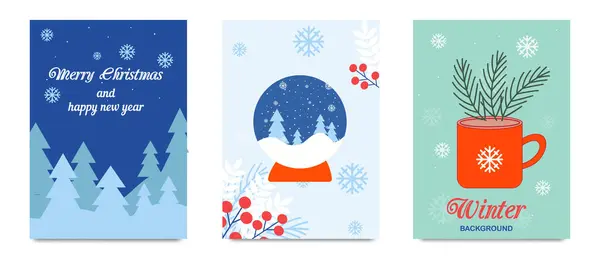 Ağaçlar, kar taneleri, böğürtlenler ve kupa tasarımlı üç Noel ve kış kartı çizimi. Vektör.