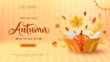Canlı yapraklar, altın renkli renkler ve indirimli bir balkabağı sunumuyla ve kurdeleli hediye kutusuyla kutlanan sonbahar indirimi reklamı.