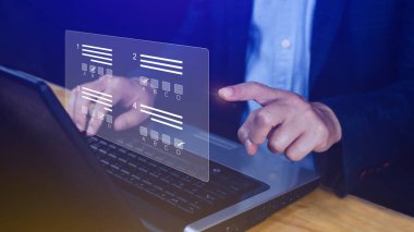 Çevrimiçi sınav konsepti, sınavda doğru cevabı seçin. Bilgisayarda kontrol listesi ve çevrimiçi test. Bilgisayarlı online sınav testi. Masaüstünde çevrimiçi anket sonuçları. Sınav.