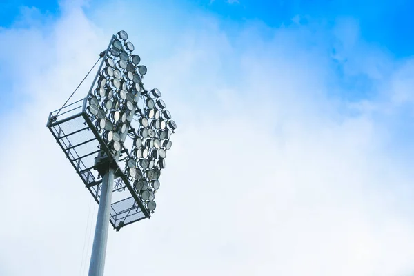 Великий Прожектор Вогні Стадіону Красивому Яскравому Небі — стокове фото