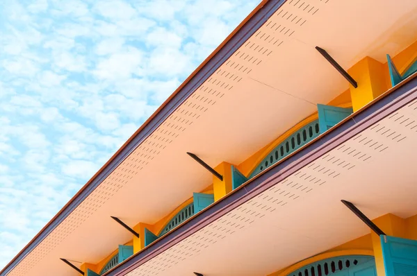 Винтажная Стена Голубом Фоне Неба Старая Геометрическая Архитектура Здания — стоковое фото