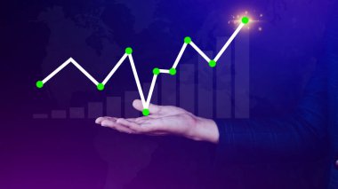 İş adamı büyüme eğrisi çiziyor, büyüme tahmini çizelgesi, iş başarısı konsepti. El çizimi, artan karı temsil eden bir grafik.