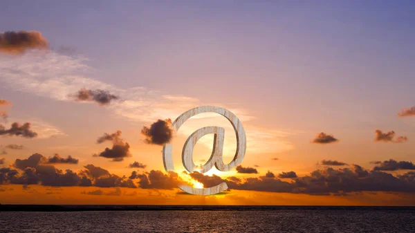 Mail Symbol Bei Kommerziellen Internet Korrespondenz Konzept Der Mail Adresse — Stockfoto