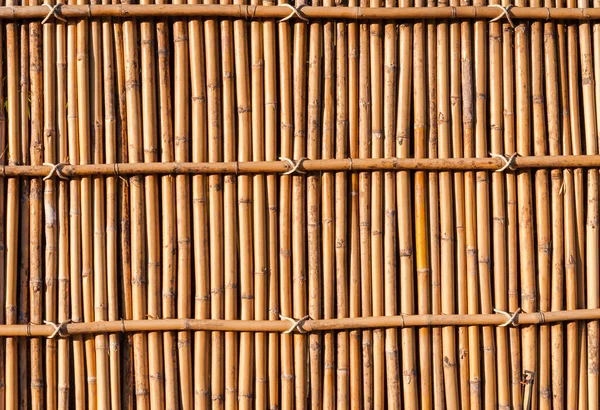 竹の塀の背景 木製の竹の塀 — ストック写真