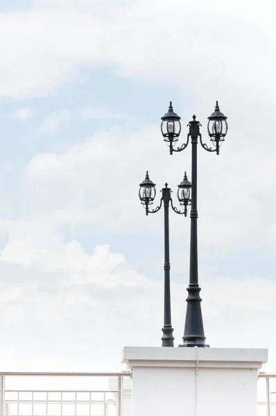 Utcai Lámpa Retro Kék Háttér — Stock Fotó