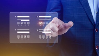 Çevrimiçi sınav konsepti, sınavda doğru cevabı seçin. Kontrol listesi ve çevrimiçi test. Online sınav testi. Masaüstünde çevrimiçi anket sonuçları. Sınav.