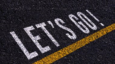 Word Go, iş planlama stratejileri ve zorlukları veya kariyer yolu fırsatları ve başarı kavramına giden yol için boş bir asfalt yolun ortasında yazıldı.
