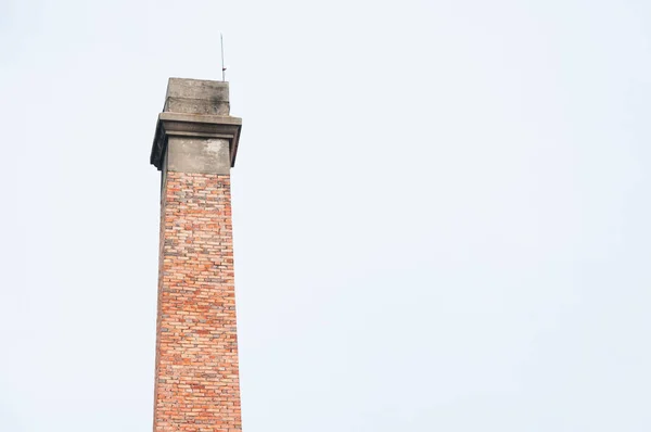 古代の煉瓦の煙突 産業タワー — ストック写真