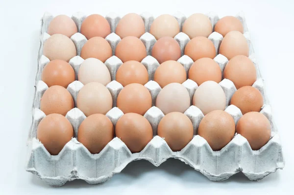Яйца Подносе Белом Коричневые Яйца Коробке Яйцами — стоковое фото