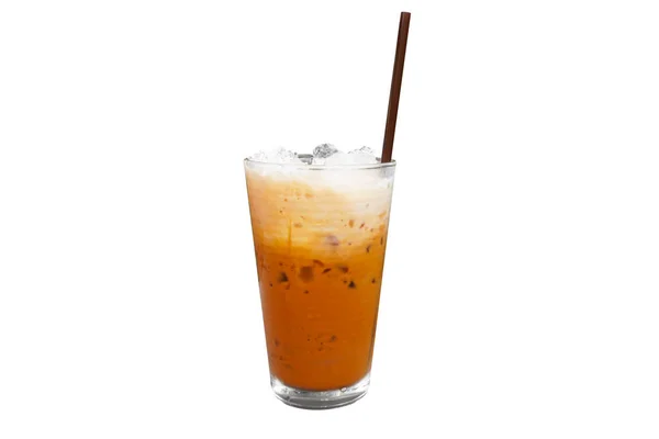 Чай Льдом Современном Стекле Изолированный Белом Фоне Летние Напитки Таиланд — стоковое фото