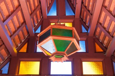 Eski Tayland tarzı ahşap oyma lambası, Tayland tavanından ahşap fener.