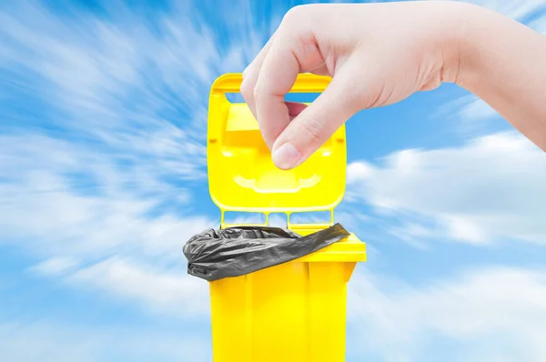 Hand Women Pick Catch Yellow Garbage Bins Blue Sky — Stock Photo, Image