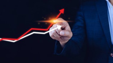İşadamı eli çizimi yükselen kırmızı ve beyaz oka dokunarak iş büyümesini, mali ve yatırım başarısını temsil ediyor