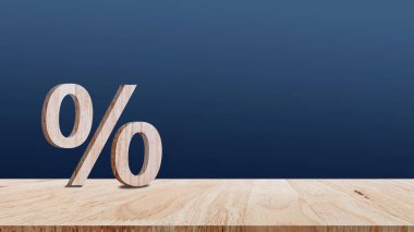 Tahta masaya yaslanmış yüzde yüz tabela, yüzde işareti ve indirim oranı. Muhasebeci KDV Vergisi Konsepti.