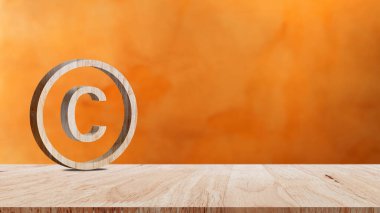 Telif hakkı kavramı, yazar hakları ve patentli fikri mülkiyet hakkı, ahşap masada Telif Hakları Sembol Koruma İşareti. Ticari Marka ve Logo Kaydet