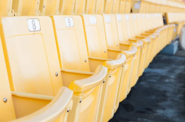 Puste Żółte Miejsca Stadionie Rows Seat Stadionie Piłkarskim Wybierz Ostrość — Zdjęcie stockowe