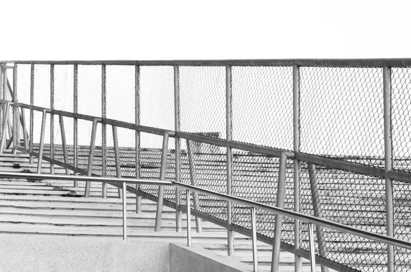 金属栅栏分隔体育场金属栅栏的一部分 — 图库照片