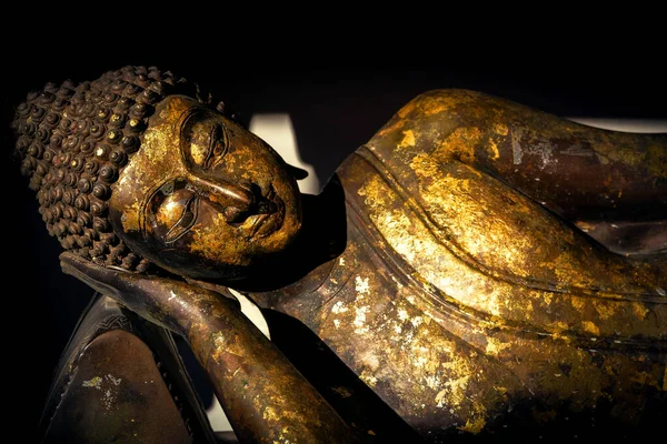 Αρχαία Χρυσή Αναπαύεται Buddha Στο Ναό Buddha Ταϊλάνδη — Φωτογραφία Αρχείου