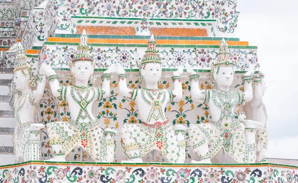 Detail Des Tempels Von Wat Arun Mit Statuen Dämonischer Wächter — Stockfoto