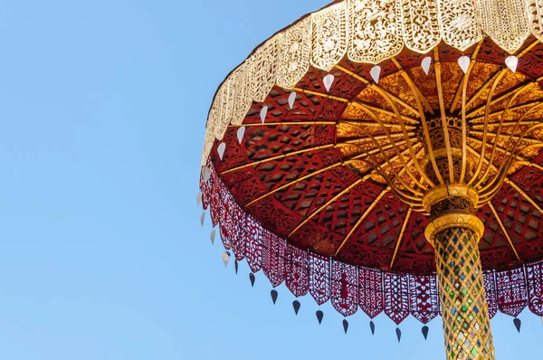 Gelaagde Paraplu Goud Kunst Thai Wat Phra Dat Hariphunchai Lamphun — Stockfoto