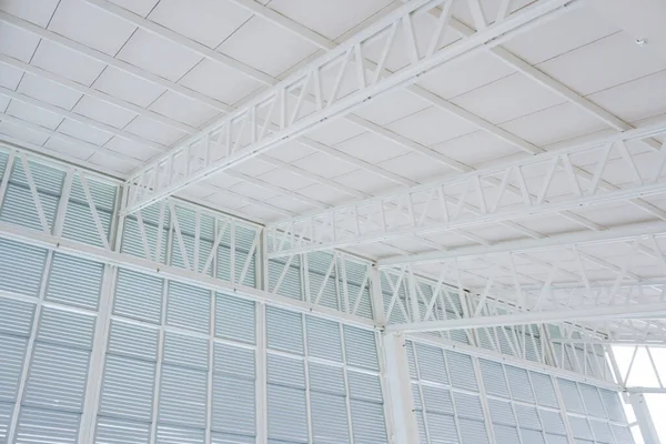 Großes Stahlgerüst Dachstuhl Und Blech Auf Baustelle — Stockfoto