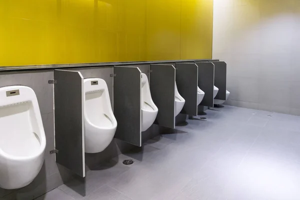 Pissoirs Für Männer Entsorgen Abfälle Aus Dem Körper Herrentoiletten — Stockfoto