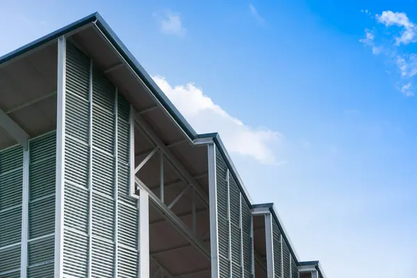Moderne Bouwstructuur Stalen Dak Aluminium Habitat Verticale Streep — Stockfoto