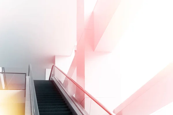 Edifício Escritório Moderno Escadas Rolantes Movimento Design Interiores — Fotografia de Stock