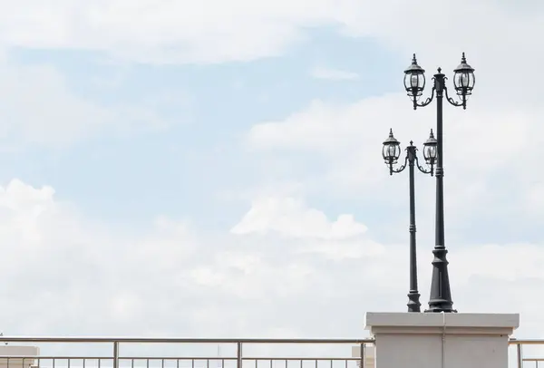 Вулична Лампа Ретро Фоні Блакитного Неба — стокове фото