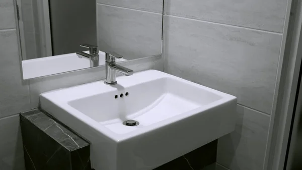 Interior Clean Toilet White Sink Interior Toilet Washing Hands Mirror — Stock Photo, Image