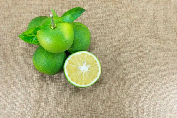 Citrusfélék Összetétele Levelek Barna Szövet Háttér — Stock Fotó