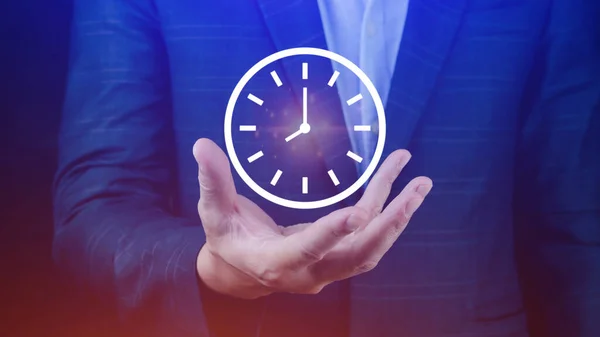 Empresário Segurando Relógio Interface Digital Com Ícone Gerenciamento Tempo Negócios — Fotografia de Stock