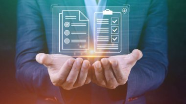 Ofiste dizüstü bilgisayarda çalışan bir bilişim danışmanı olan Doküman Yönetim Sistemi (DMS), kurumsal dosyaları arşivlemek, aramak ve yönetmek için Yazılım