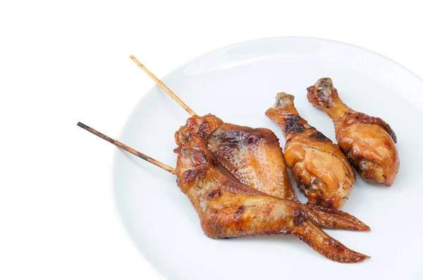 Leckere Gegrillte Chicken Wings Spieße Und Hähnchenkeule Isoliert Auf Weißem — Stockfoto