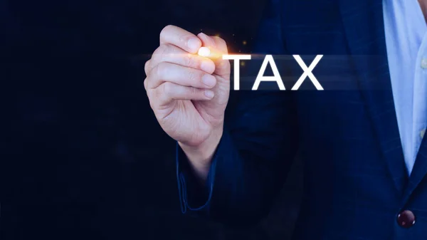 税收支付的概念优化商业金融 商人触摸税收图标 所得税和财产 税收支付 个人和公司 如增值税 — 图库照片