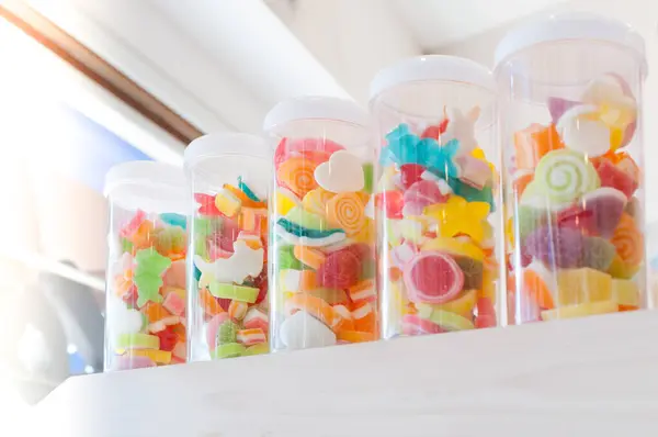 Zselé Édes Ízletes Gyümölcs Cukorka Desszert Színes Cukor Egy Üvegben — Stock Fotó