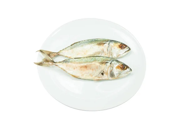 Makrelen Auf Weißem Teller Isoliert Auf Weißem Hintergrund — Stockfoto