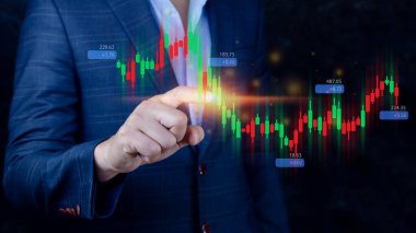 İşadamı ya da tüccarın eli, büyüyen sanal hologram hisse senedi, planlama ve stratejisi, borsa, iş büyümesi, ilerleme veya başarı konseptine dokunuyor. Ticarete yatırım.