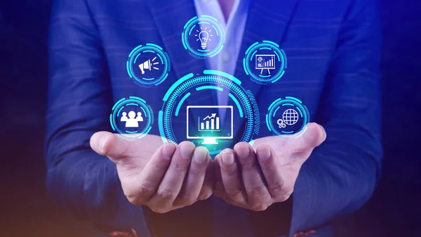 El, dijital pazarlama internet reklamcılığı ve satış artışı iş teknolojisi konsepti, çevrimiçi pazarlama, Ebusiness, Etrade, Big data analizi ve Business online.