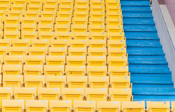 Asientos Amarillos Vacíos Estadio Filas Asientos Estadio Fútbol Seleccione Enfoque — Foto de Stock