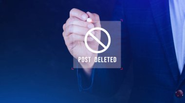 Sanal ekranda sosyal medyaya dokunan bir işadamı, ancak gönderi silindi, daha fazla internet aranıyor, arama motoru optimizasyonu aranıyor.