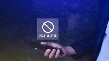 Sosyal medyayı kullanmak için akıllı telefon ya da cep telefonu kullanıyor ama gönderi sanal ekrandan silinmiş, daha fazla internet arama motoru optimizasyonu bulun.