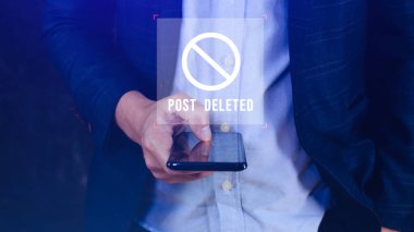 Sosyal medyayı kullanmak için akıllı telefon ya da cep telefonu kullanıyor ama gönderi sanal ekrandan silinmiş, daha fazla internet arama motoru optimizasyonu bulun.