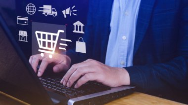 İnternetten alışveriş. Bilgisayarda sanal grafik simgesi diyagramı, ödeme çevrimiçi, dijital pazarlama, iş finansmanı, internet ağı teknolojisi konsepti ile el alışverişi.